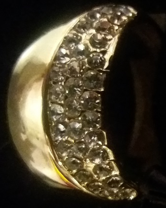 zilverkleurige ring met halve strasrand